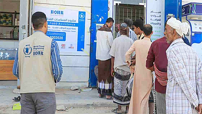 مواطنون بعدن يشكون للمحافظ مخالفات بكشوفات المساعدات - الصورة من الأرشيف